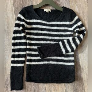 🛍️ Poof Excellence. soft. black, white striped sweater. Great condition.